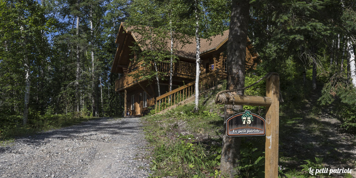 Accès au chalet depuis le chemin principal
