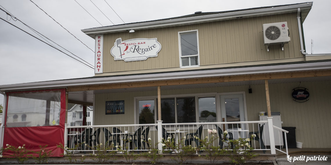 Resto-bar au centre du village
